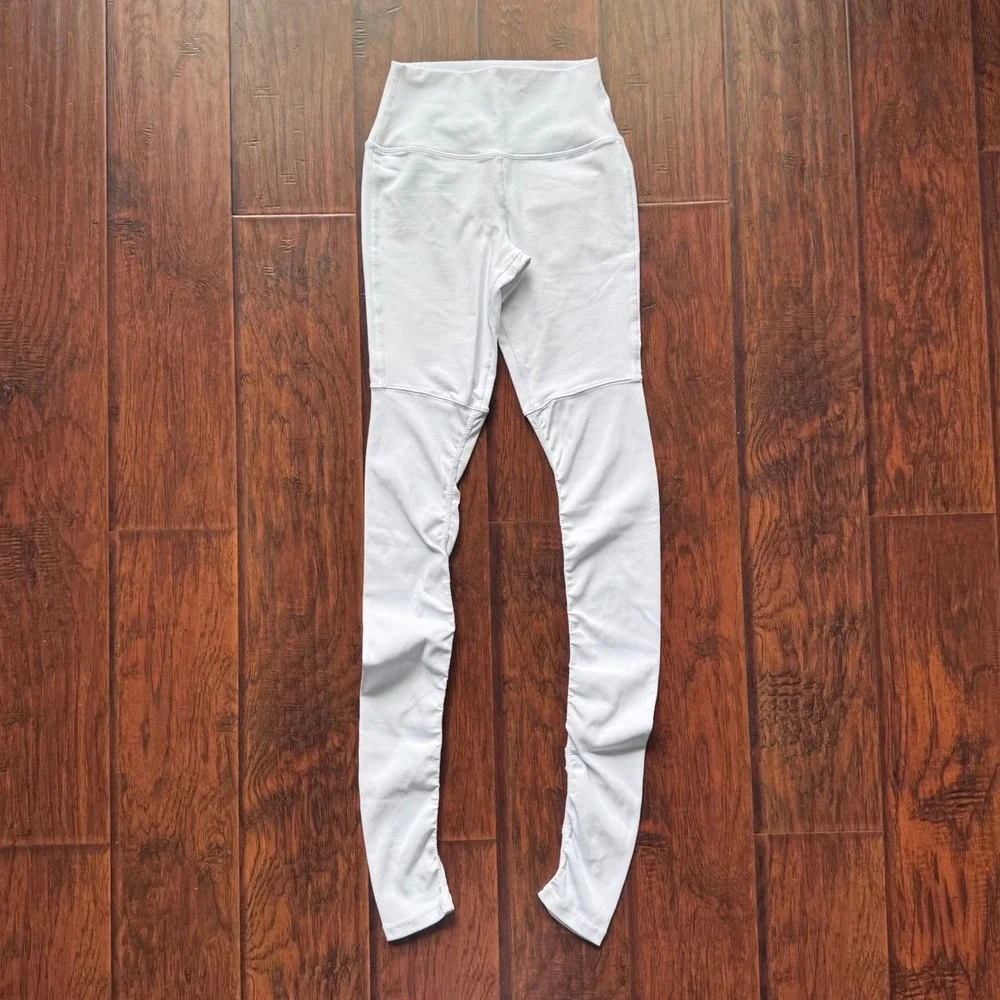 MINT! Alo Yoga Goddess Leggings Sz Small White Ribbed Knit Scrunch Clean Girl